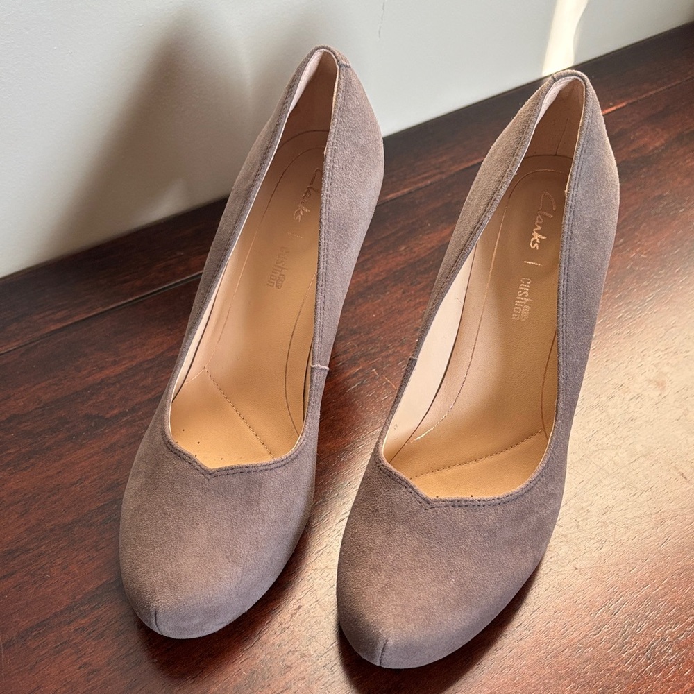 Clarks Dalia Rose Taupe Suede Heels
